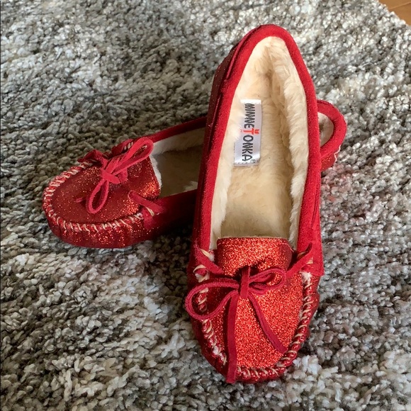 Minnetonka Shoes - NWOT Minnetonka Red Sparkle Moccasins